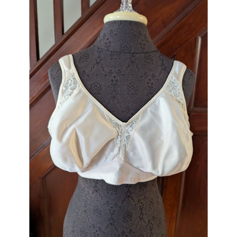 Playtex 18 Hour Ultimate Comfort Strap Bra Size 44c Beige Lace NWOT